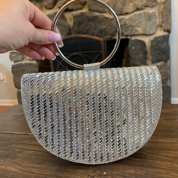 ring handle clutch bag